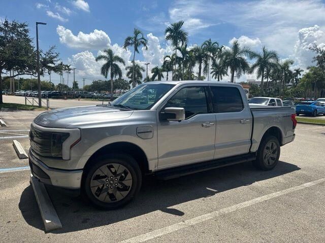 2023 Ford F-150 Lightning Lariat