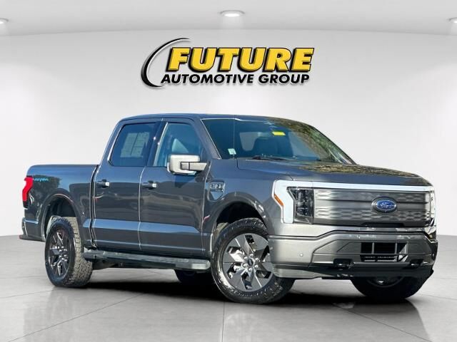2023 Ford F-150 Lightning Lariat — photo 1 of 13