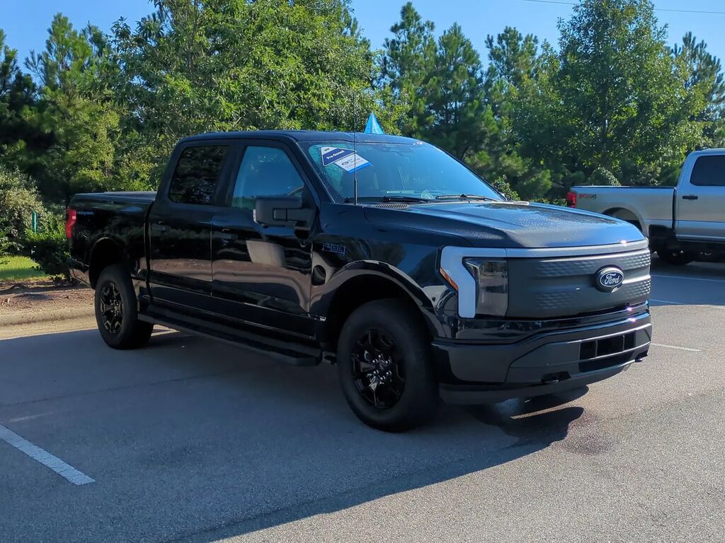 2025 Ford F-150 Lightning XLT — photo 1 of 13