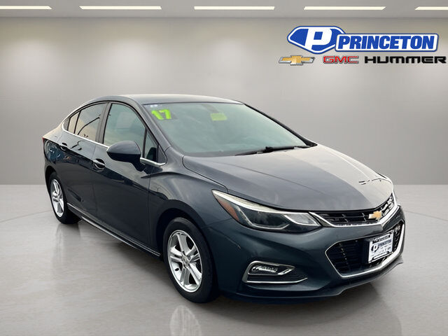 2017 Chevrolet Cruze LT — photo 1 of 13