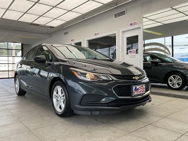 2017 Chevrolet Cruze LT Auto — photo 1 of 13