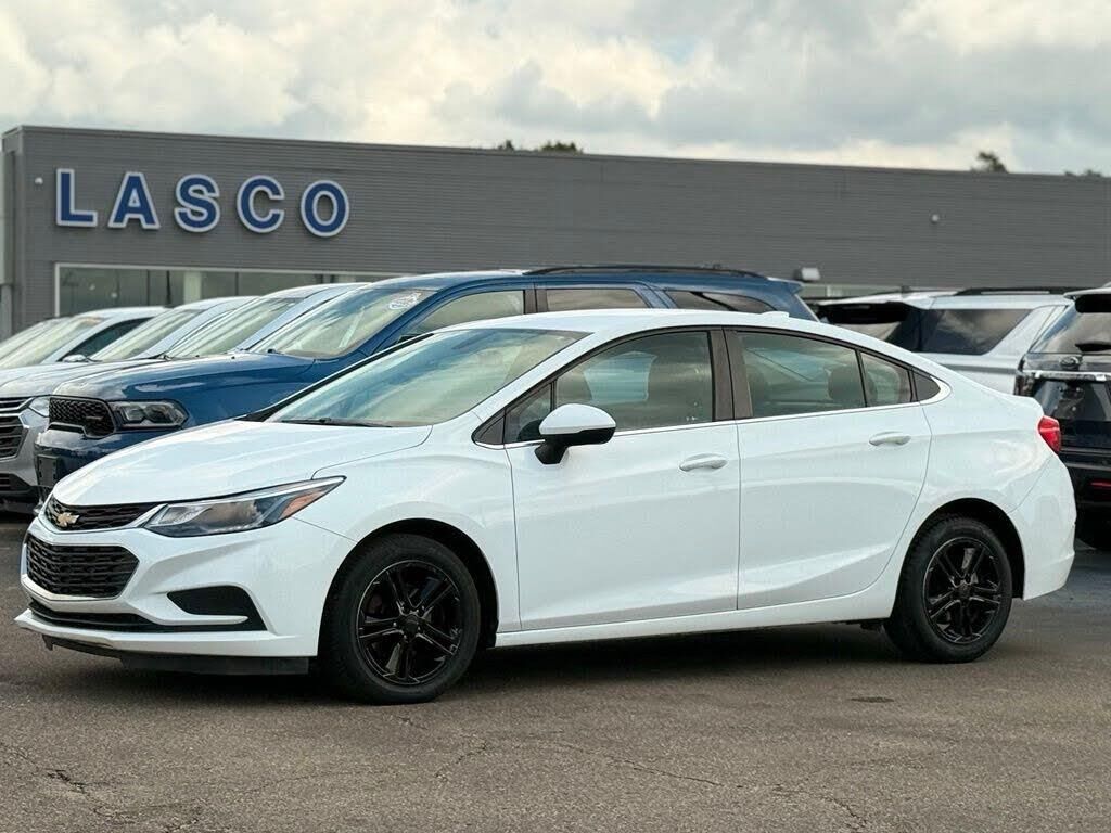 2017 Chevrolet Cruze LT Auto — photo 1 of 1