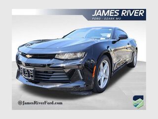 2017 Chevrolet Camaro LT — photo 1 of 4