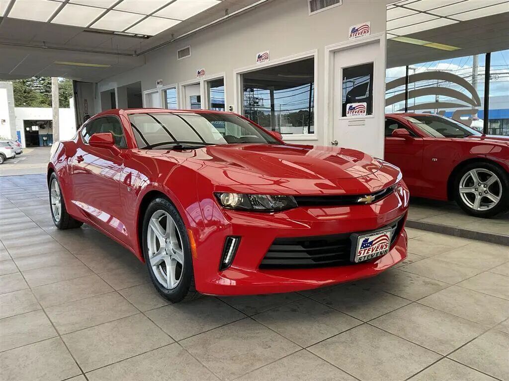 2018 Chevrolet Camaro LT — photo 1 of 13