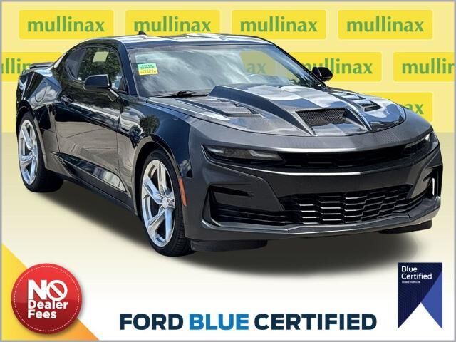 2020 Chevrolet Camaro LT1 — photo 1 of 7