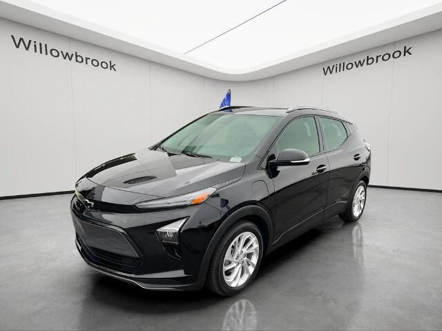 2023 Chevrolet Bolt EUV LT — photo 1 of 6
