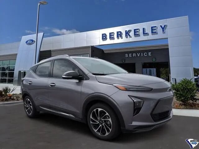 2023 Chevrolet Bolt EUV Premier — photo 1 of 13