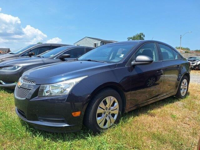 2014 Chevrolet Cruze LS Manual — photo 1 of 1