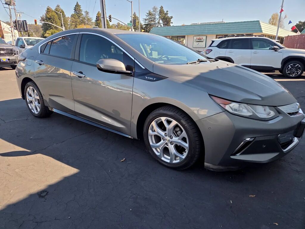 2017 Chevrolet Volt Premier — photo 1 of 13
