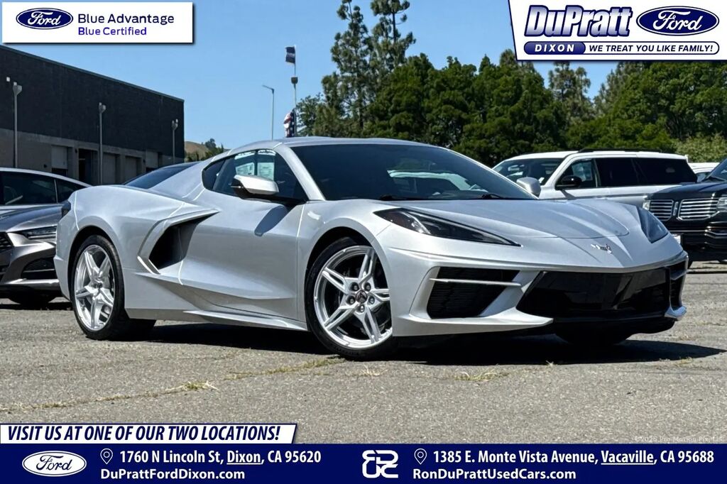 2020 Chevrolet Corvette Stingray — photo 1 of 13