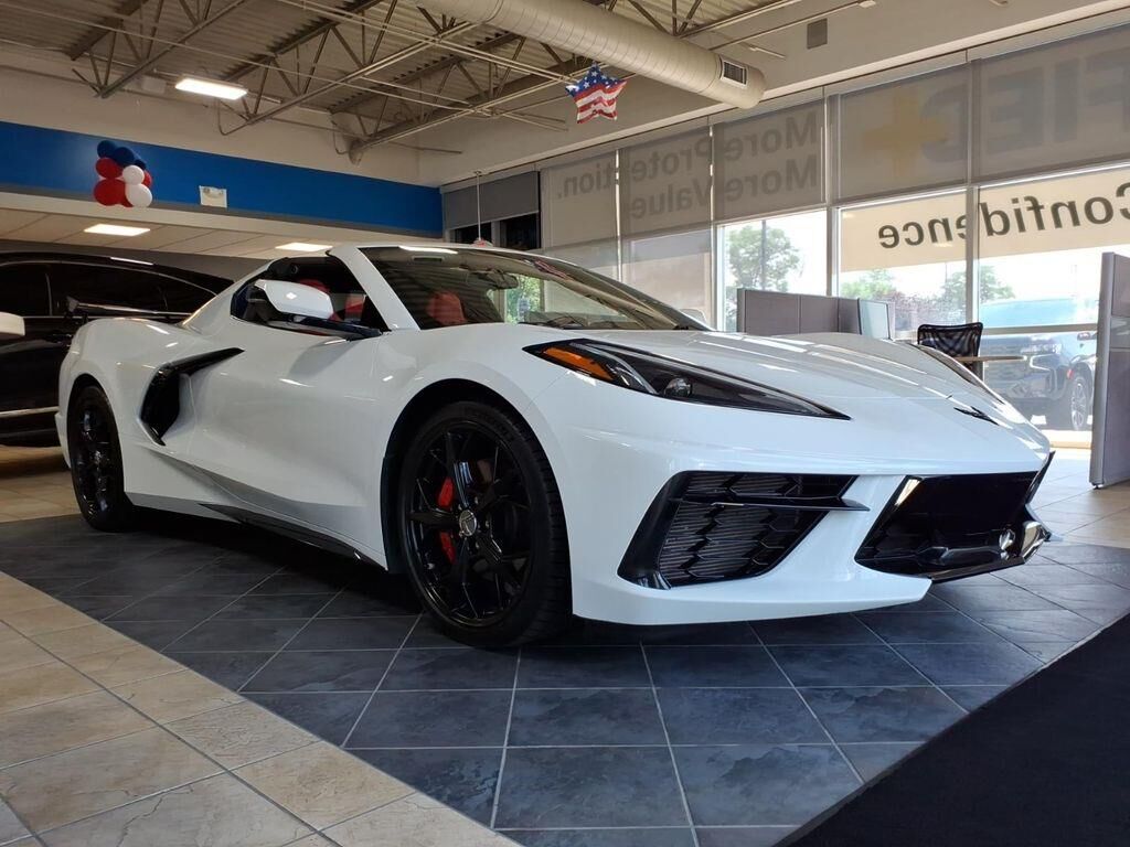 2021 Chevrolet Corvette Stingray — photo 1 of 26