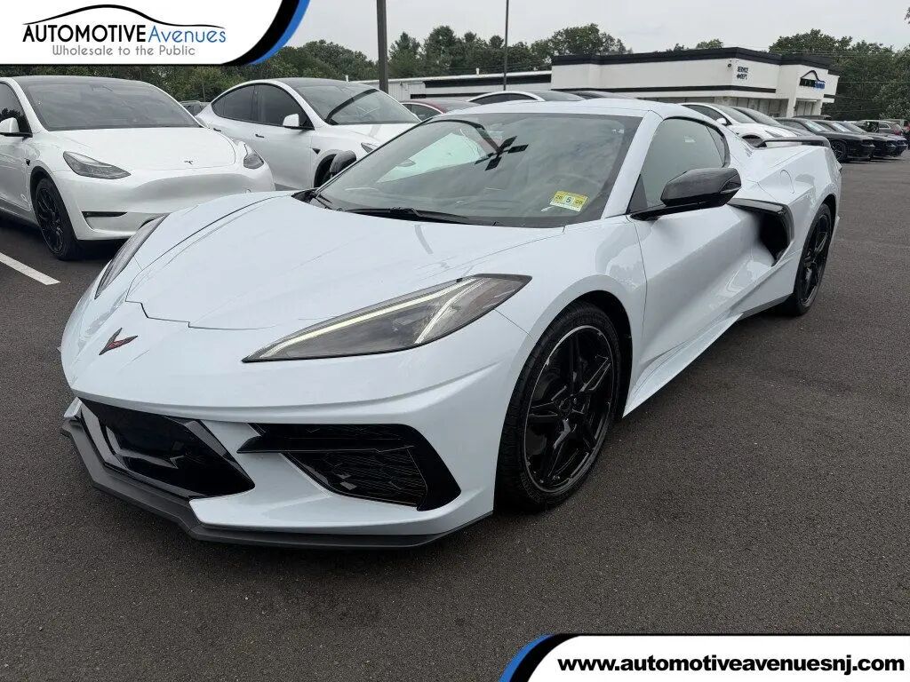 2021 Chevrolet Corvette Stingray — photo 1 of 13