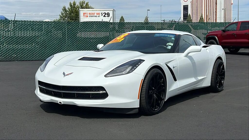 2016 Chevrolet Corvette Stingray — photo 1 of 13