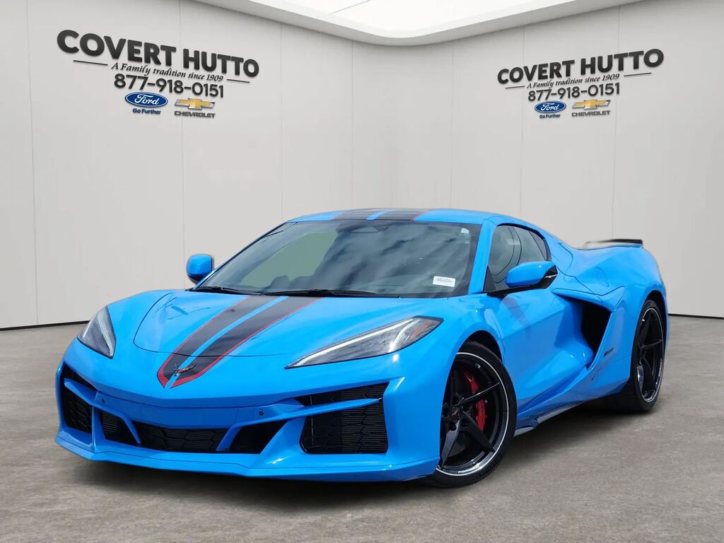 2025 Chevrolet Corvette E-Ray — photo 1 of 13