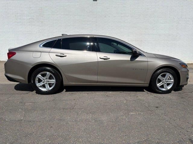 2025 Chevrolet Malibu LS — photo 1 of 13