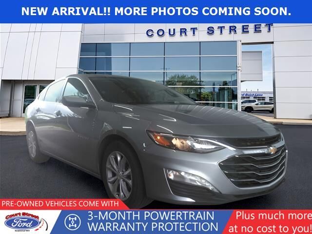 2025 Chevrolet Malibu LT — photo 1 of 2