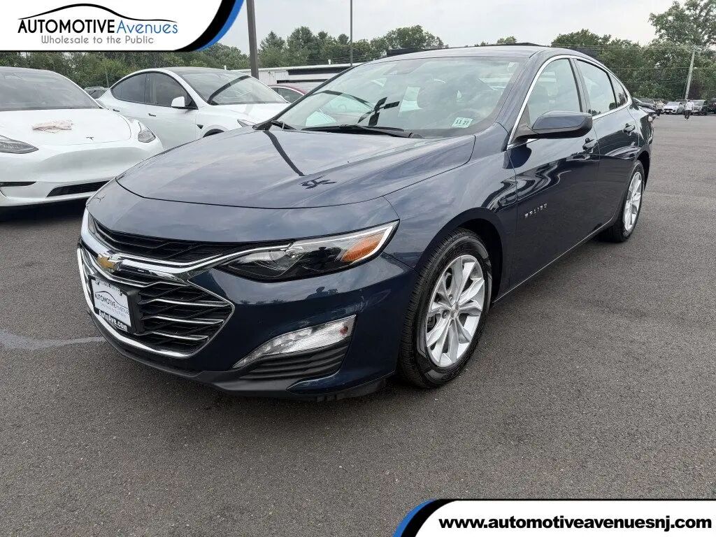 2022 Chevrolet Malibu LT — photo 1 of 13