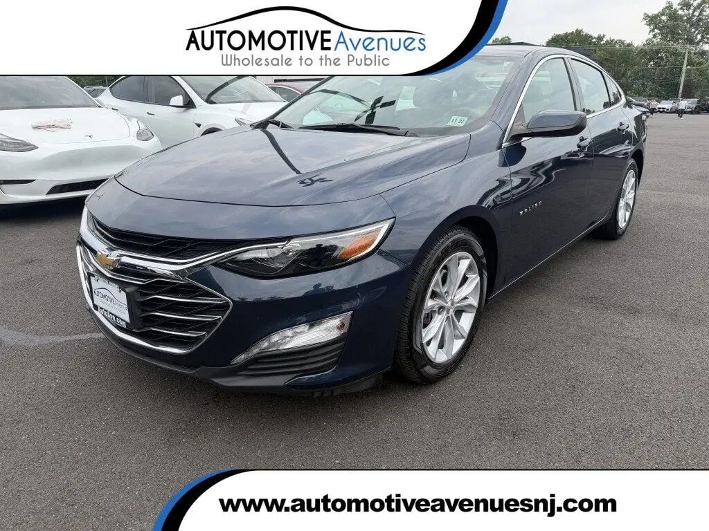2022 Chevrolet Malibu LT — photo 1 of 13