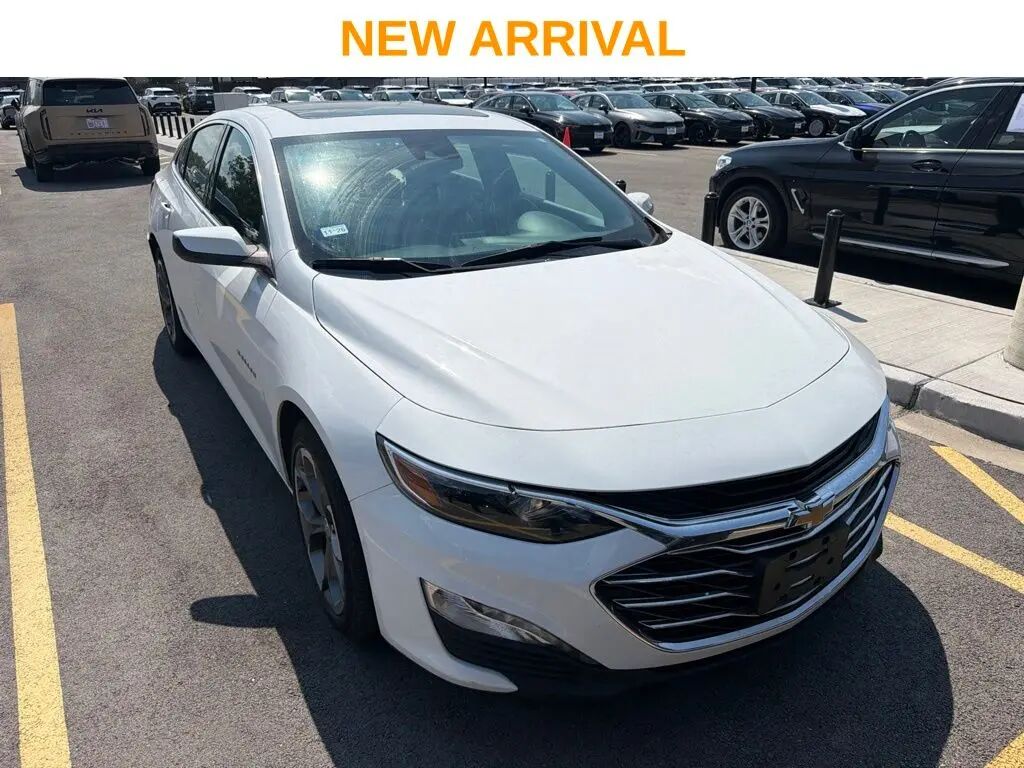 2024 Chevrolet Malibu LT — photo 1 of 35