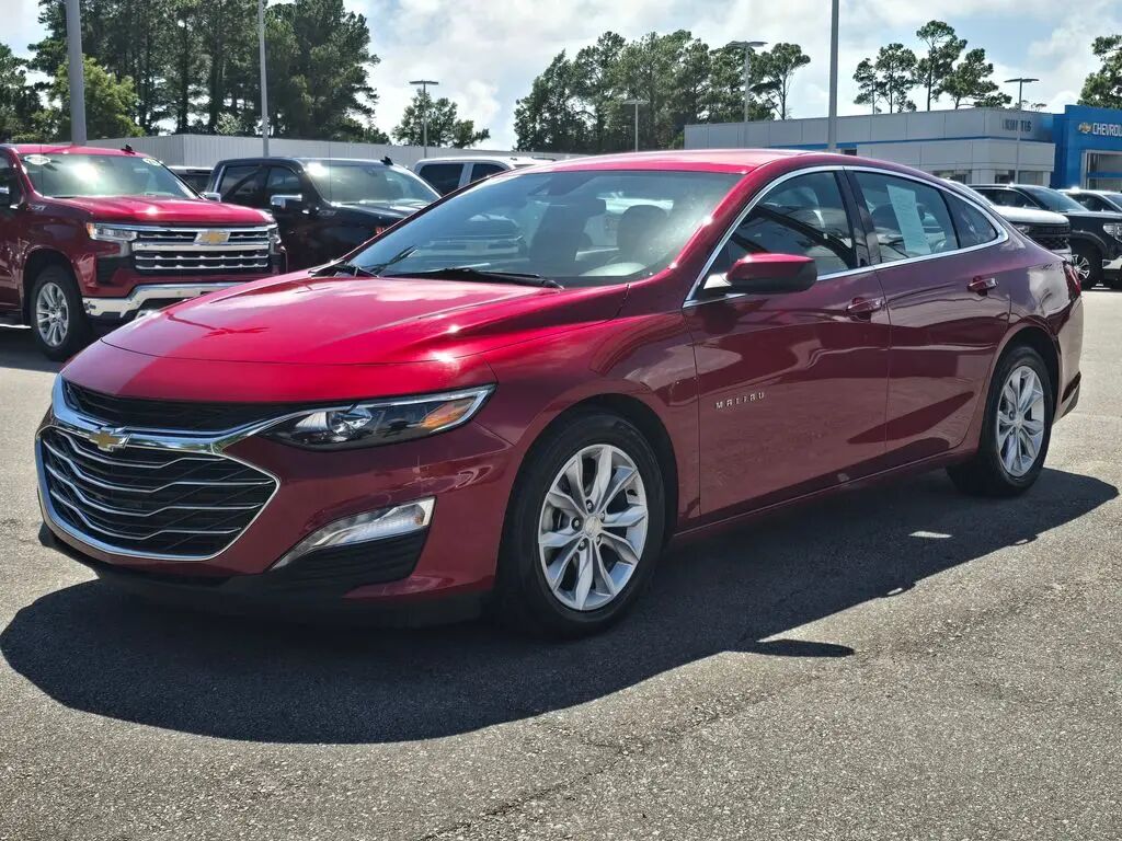 2025 Chevrolet Malibu LT — photo 1 of 13