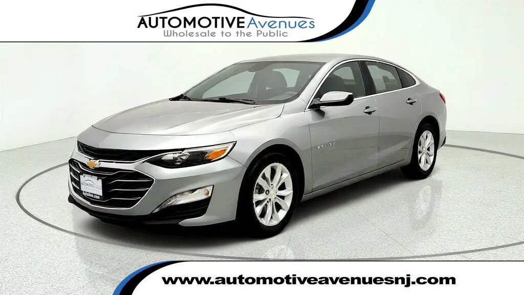 2024 Chevrolet Malibu LT — photo 1 of 13