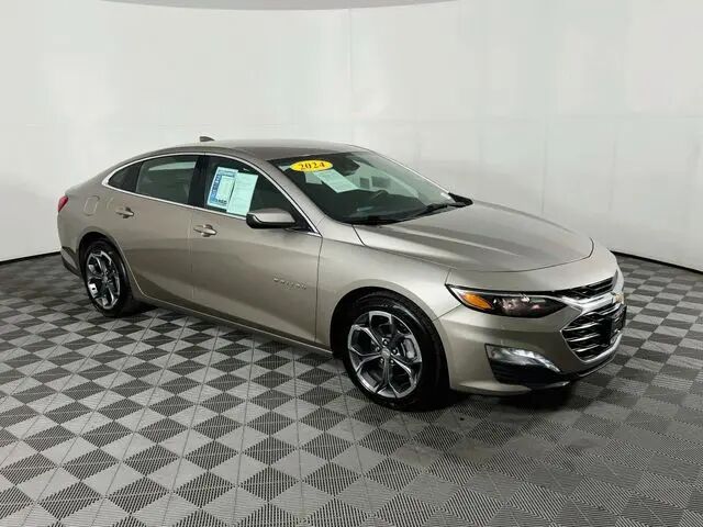 2024 Chevrolet Malibu LT — photo 1 of 13