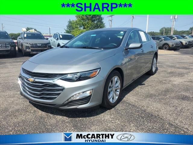 2025 Chevrolet Malibu LT — photo 1 of 13