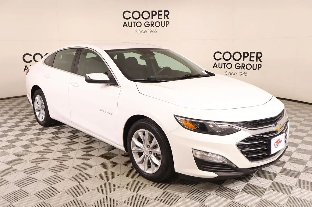 2025 Chevrolet Malibu LT — photo 1 of 13