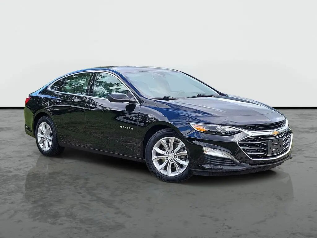 2025 Chevrolet Malibu LT — photo 1 of 12