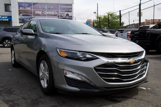 2024 Chevrolet Malibu LT — photo 1 of 13