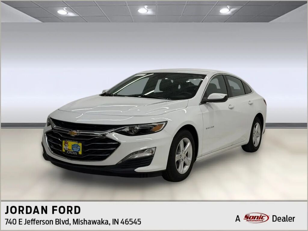 2024 Chevrolet Malibu LT — photo 1 of 13