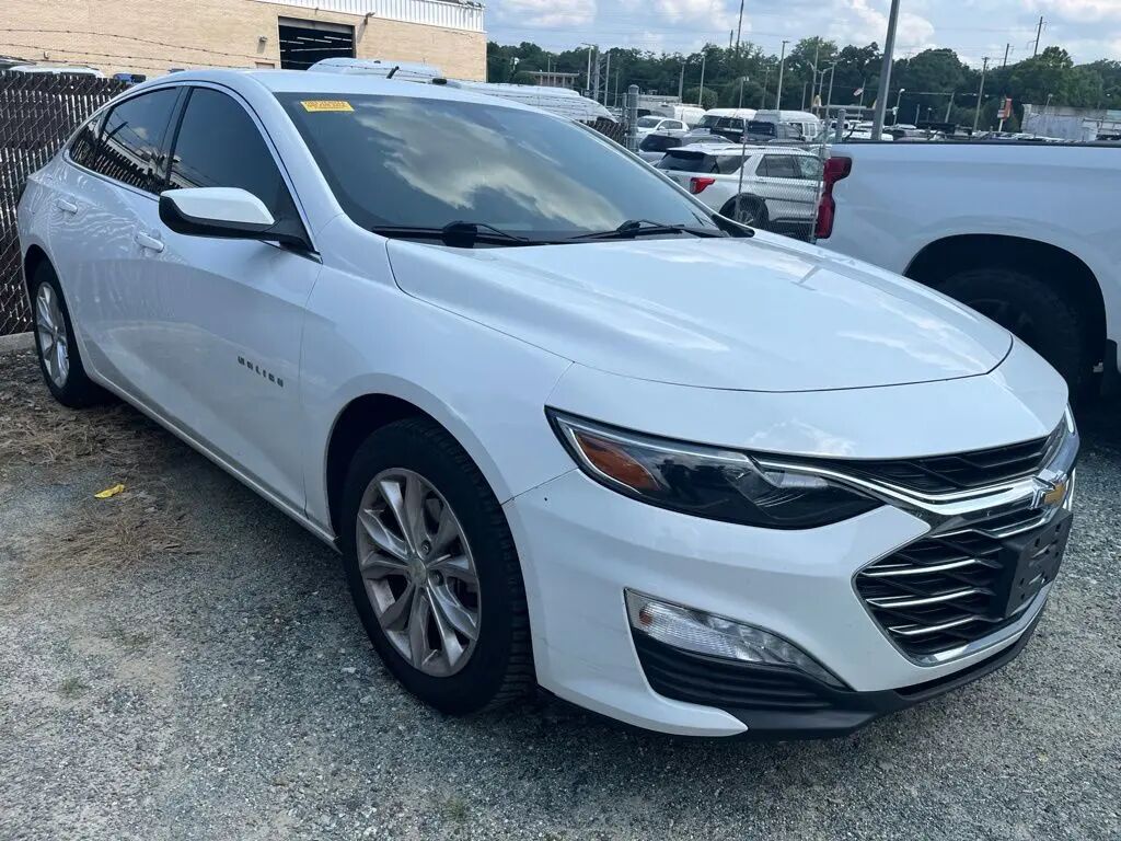 2022 Chevrolet Malibu LT — photo 1 of 8