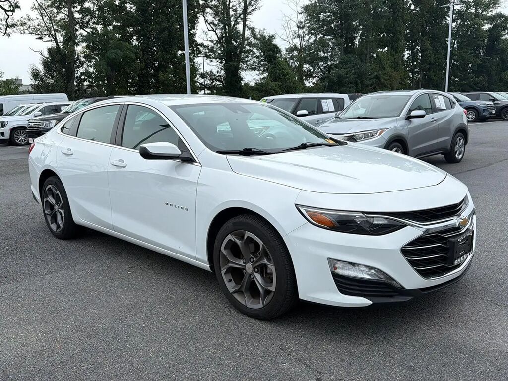 2024 Chevrolet Malibu LT — photo 1 of 17