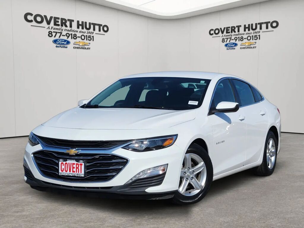 2022 Chevrolet Malibu LT — photo 1 of 16