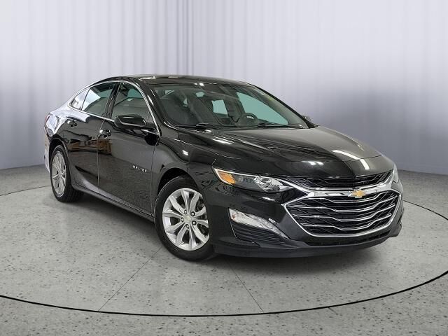 2024 Chevrolet Malibu LT — photo 1 of 13