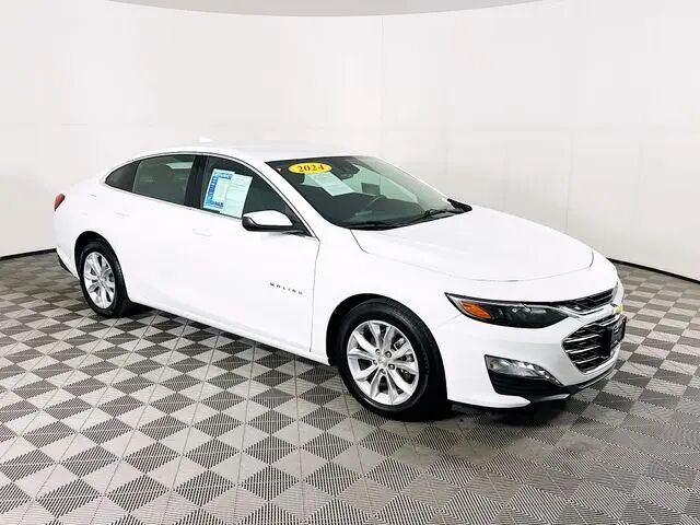 2024 Chevrolet Malibu LT — photo 1 of 13