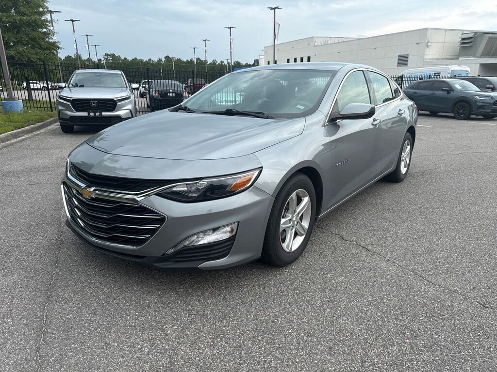2024 Chevrolet Malibu LT — photo 1 of 7