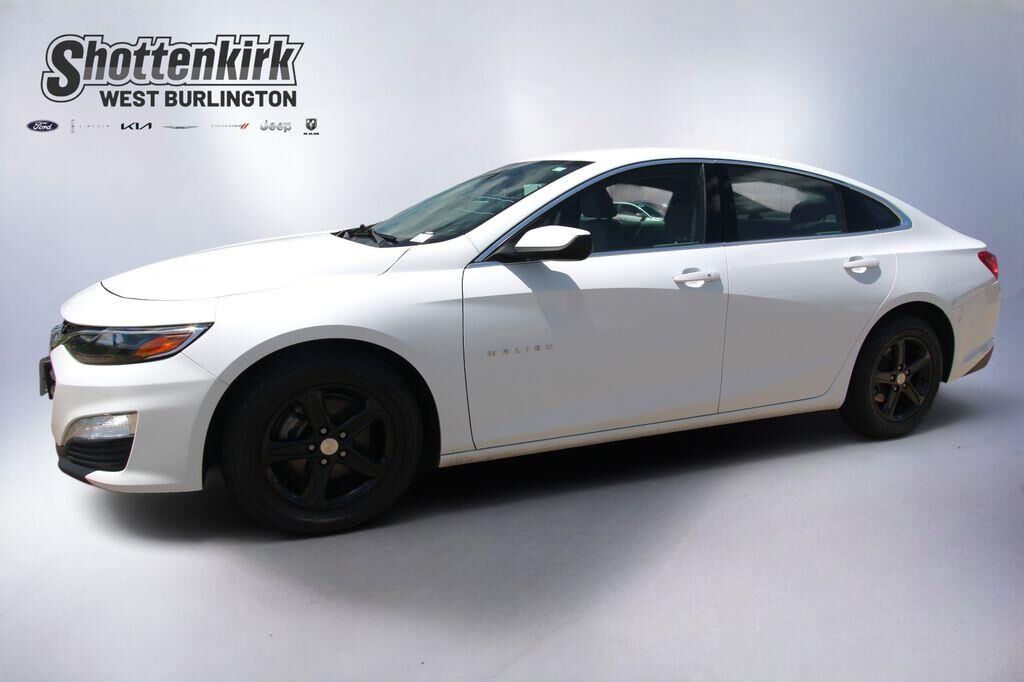 2024 Chevrolet Malibu LT — photo 1 of 1