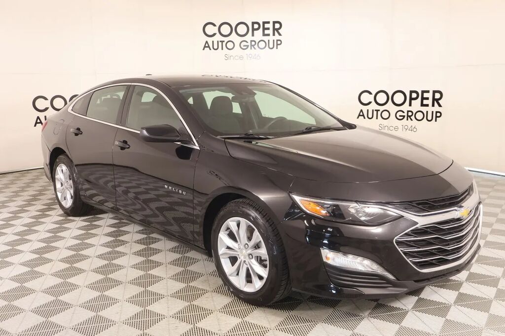 2025 Chevrolet Malibu LT — photo 1 of 13