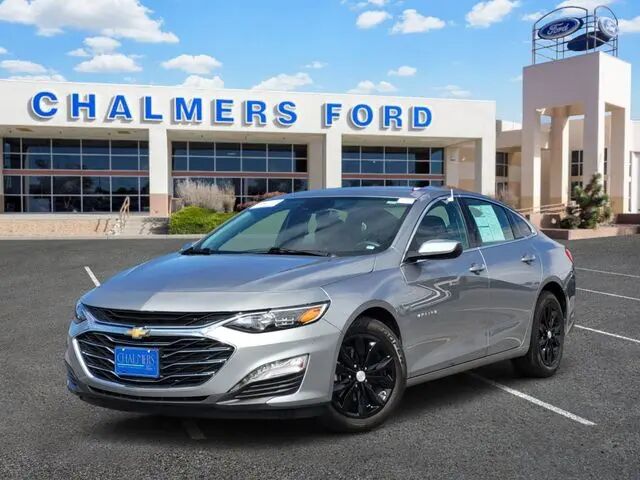 2025 Chevrolet Malibu LT — photo 1 of 13