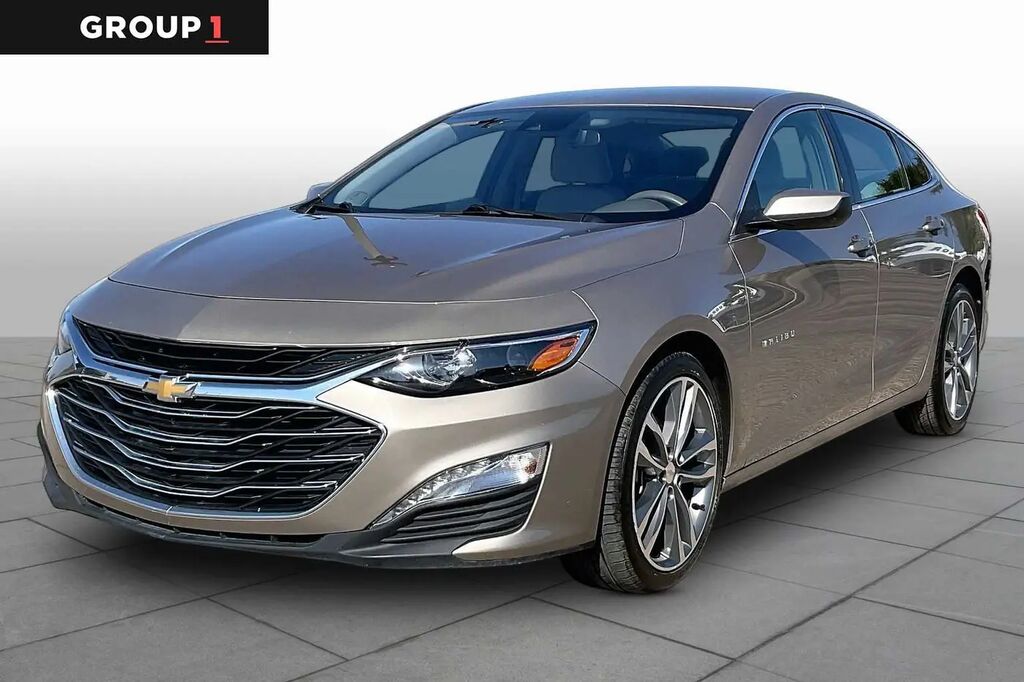 2025 Chevrolet Malibu LT — photo 1 of 13