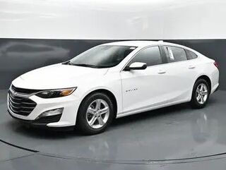 2024 Chevrolet Malibu LT — photo 1 of 13
