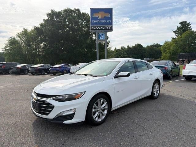2019 Chevrolet Malibu LT — photo 1 of 12