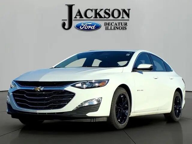 2025 Chevrolet Malibu LT — photo 1 of 13