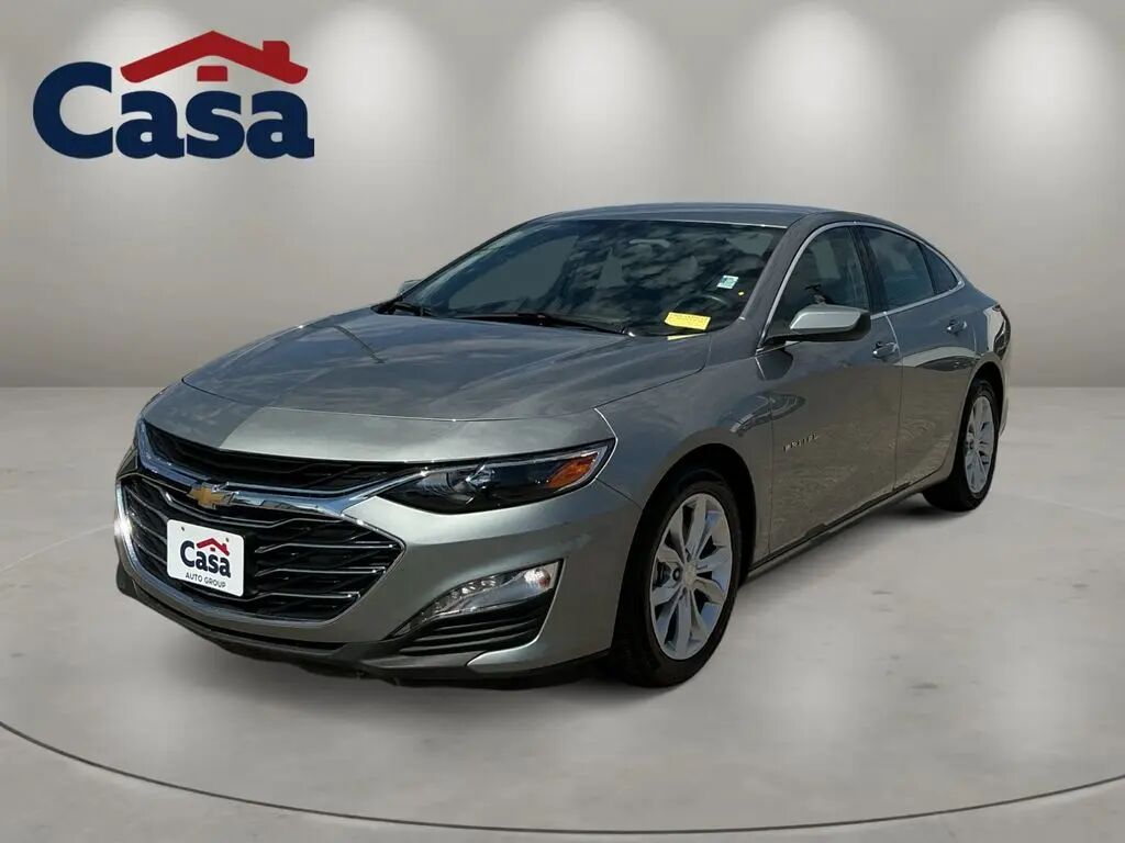 2025 Chevrolet Malibu LT — photo 1 of 12