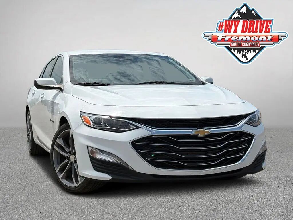 2024 Chevrolet Malibu LT — photo 1 of 13