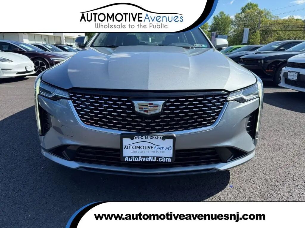 2023 Cadillac CT4 Luxury — photo 1 of 13