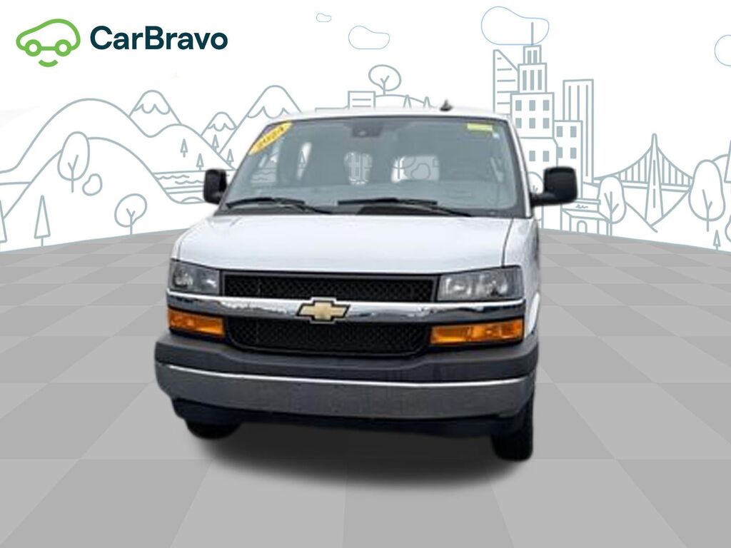 2024 Chevrolet Express Passenger 1LT — photo 1 of 6