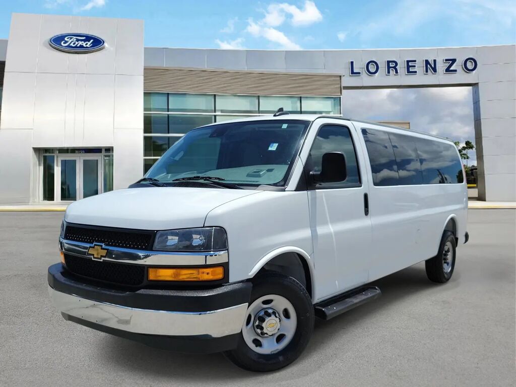 2025 Chevrolet Express LT 3500