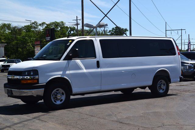2025 Chevrolet Express Passenger LT